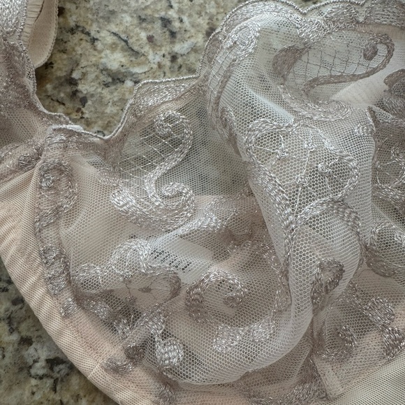 Soma beige and Silver Elegant Lace Beige Bra size 34D - Picture 2 of 3